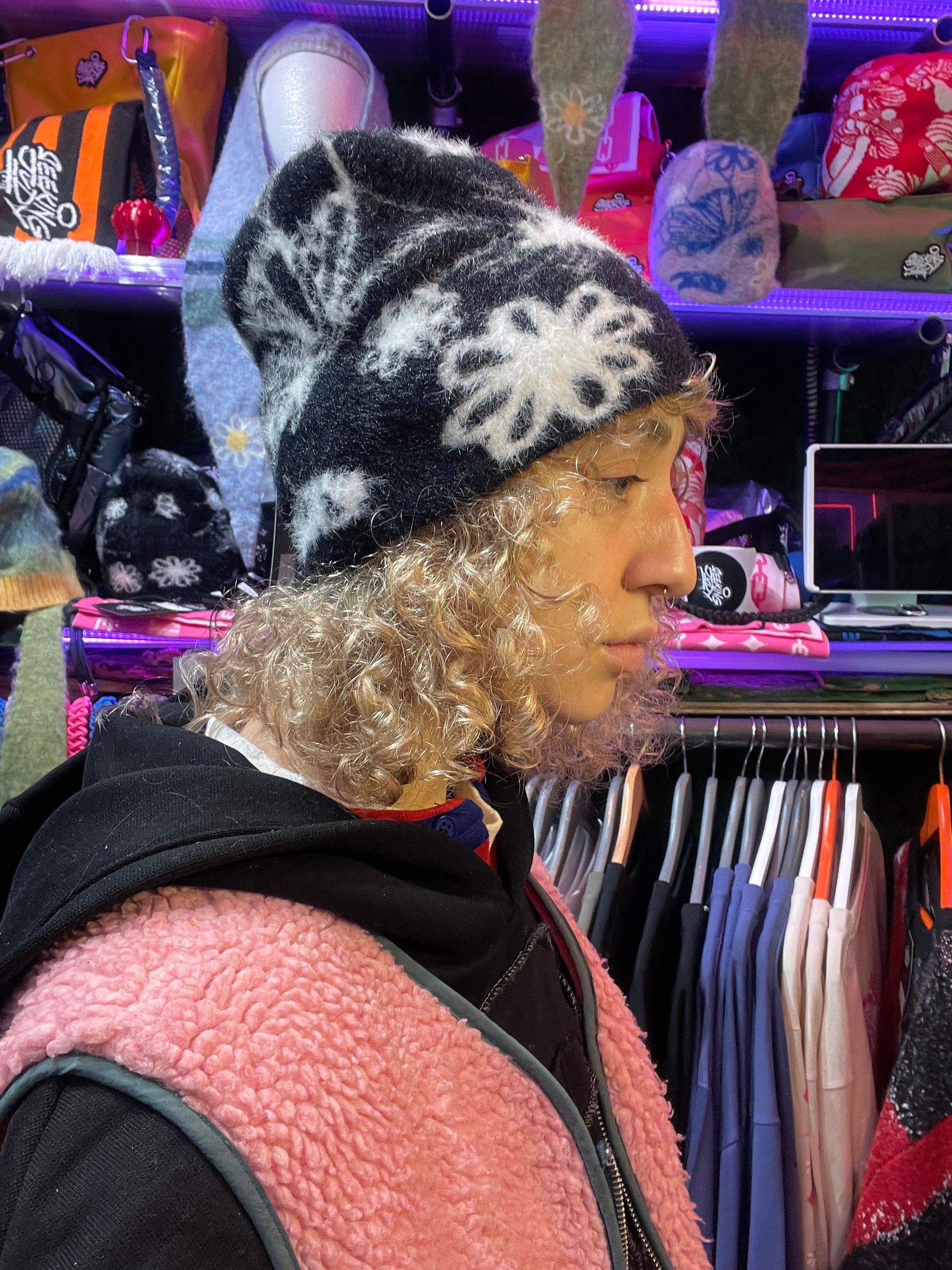 Fuzzy dome hat black