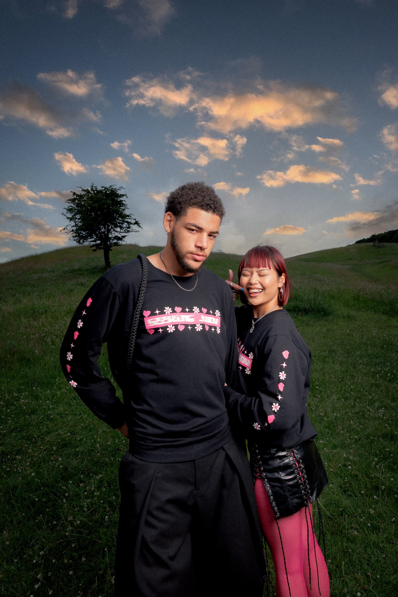 'Speed Run' Long Sleeve T-shirt in Organic Cotton Black and Pink